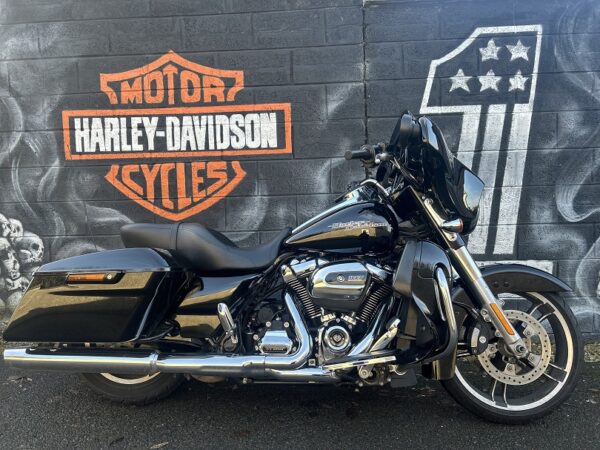 2016 Street Glide 107′ €17,499